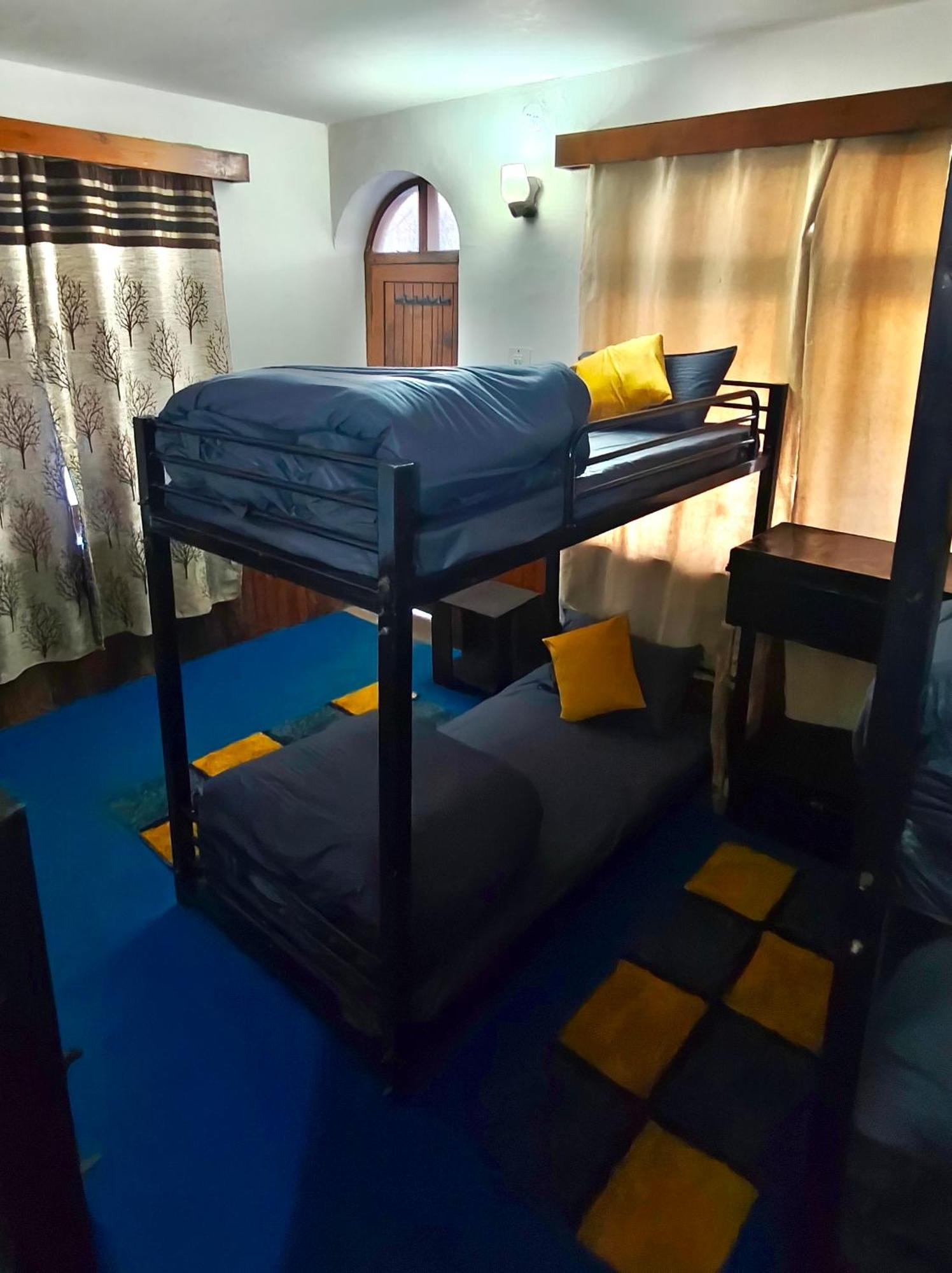 Basecamp Manali Hostel Bilik gambar